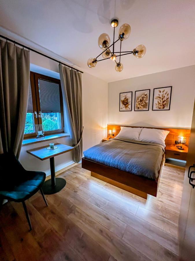 Domek Pod Katalpami Glowno Екстериор снимка